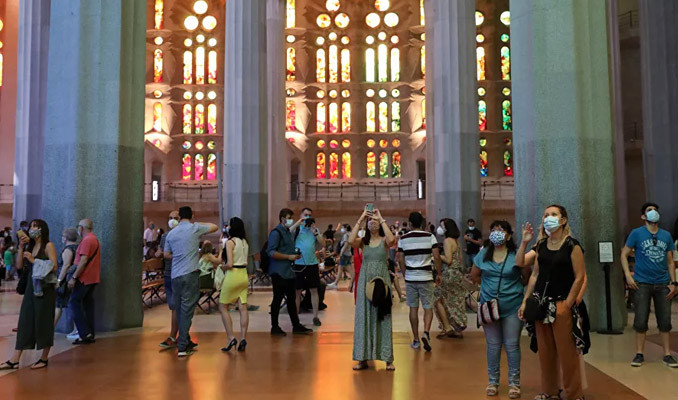 İspanya'da Sagrada Familia sağlık çalışanları için açıldı
