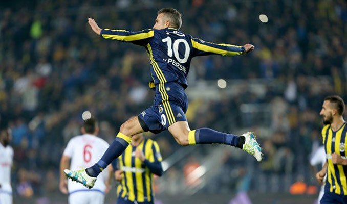 Fenerbahçe savunmada 4 aday ile görüşüyor