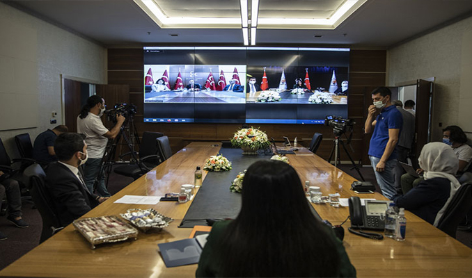Siyasi partiler videokonferans aracılığıyla bayramlaştı