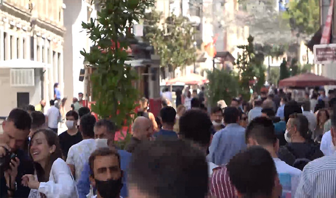İstiklal Caddesi'nde korkutan kalabalık 