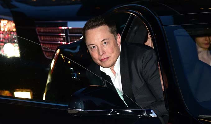 Elon Musk, kendisinin Wikipedia'da linç edilmesi için yalvardı
