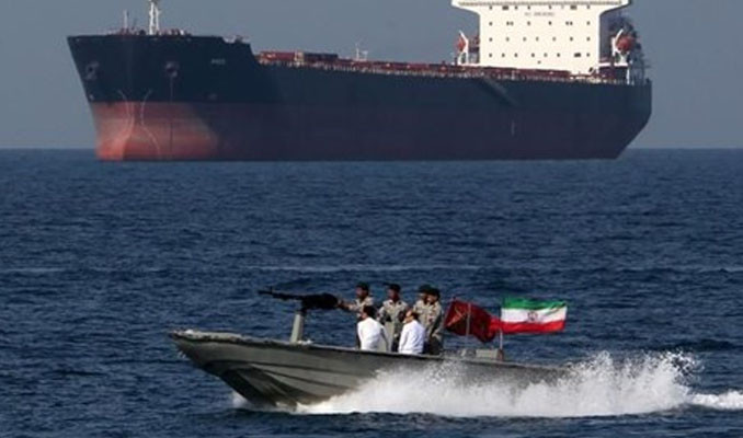 İran BAE gemisine el koydu