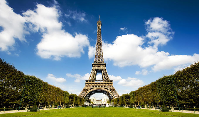 Paris'te saldırı ihbarı: Eyfel Kulesi boşaltıldı