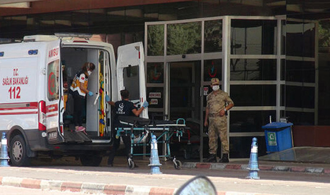 Kilis'te askeri araç devrildi: 5'i asker 16 yaralı