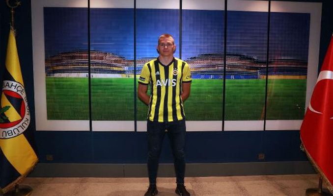 Fenerbahçe, Attila Szalai ile 4,5 yıllık anlaşma imzaladı