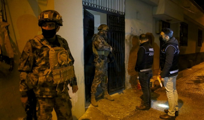 Adana'da uyuşturucu operasyonu: 25 gözaltı kararı