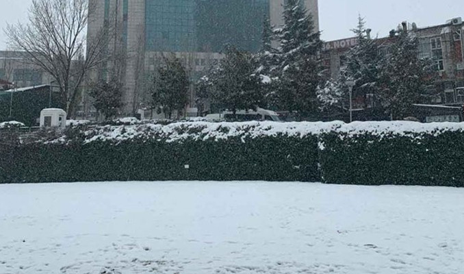 İstanbul'da kar yeniden başladı 