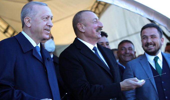 Aliyev'den Erdoğan'a övgü: Siyasetçilere örnektir
