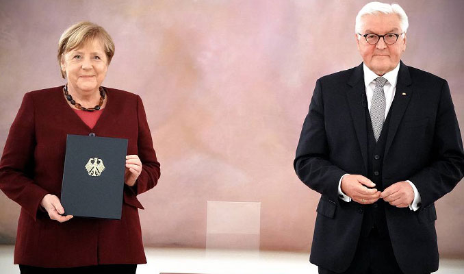 Görev süresi resmen bitti ama Merkel gidemiyor