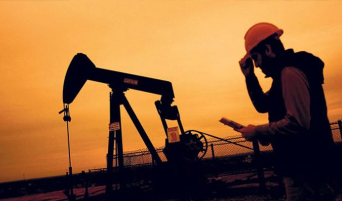 Ham petrol fiyatları Omikron endişeleriyle düşüyor