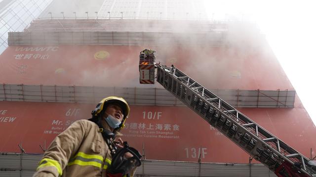 Hong Kong Dünya Ticaret Merkezi'nde büyük yangın