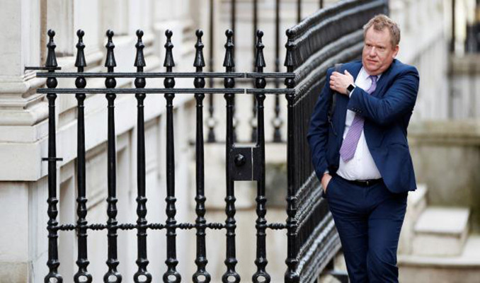 İngiltere'de Brexit Bakanı istifa etti