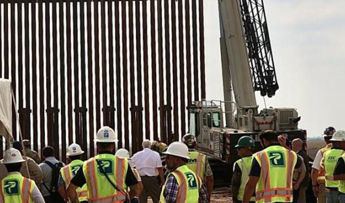 Teksas eyaleti Meksika sınırına duvar inşa ediyor