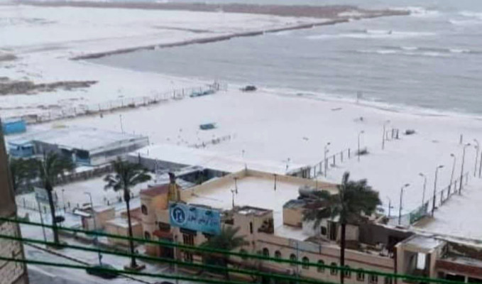 Mısır’a kar yağdı: 4 limanda faaliyetler durduruldu