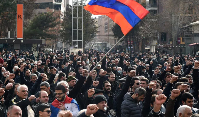 Ermenistan’da kriz büyüyor