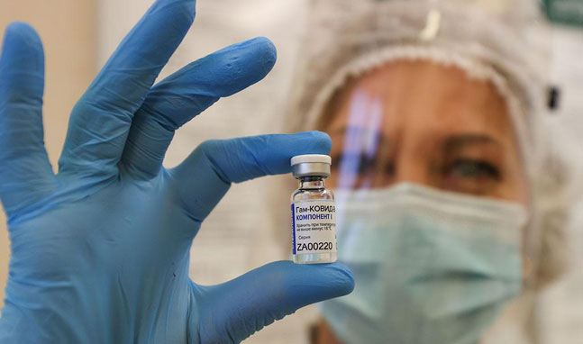 Rus aşısı ülkeyi karıştırdı! İstifalar art arda geldi