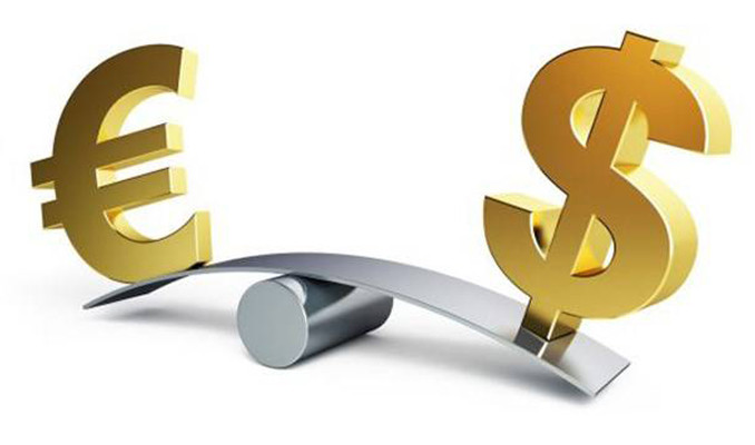 Dolar ve euro yatay seyrine devam ediyor