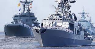 Rus savaş gemileri üslerinde döndü