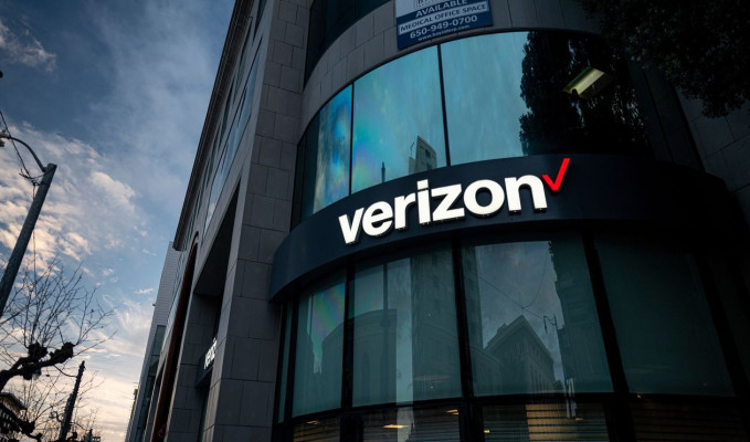 Verizon, Yahoo ve AOL gibi medya varlıklarını satışa çıkarıyor 
