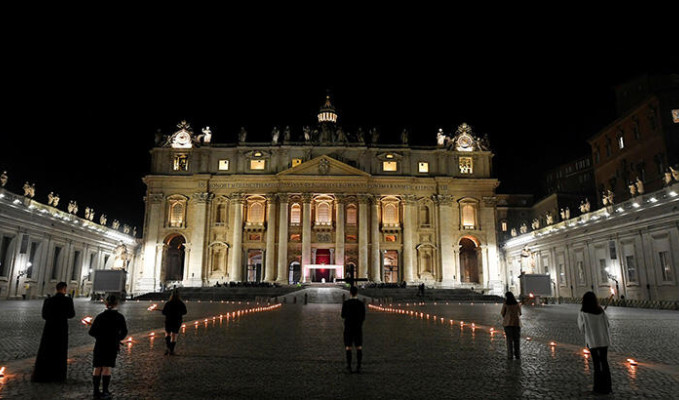 Vatikan'da Haç Yolu ayini yine halka kapalı yapıldı