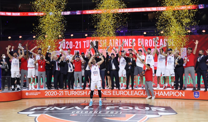 Anadolu Efes, EuroLeague'de kupanın sahibi!