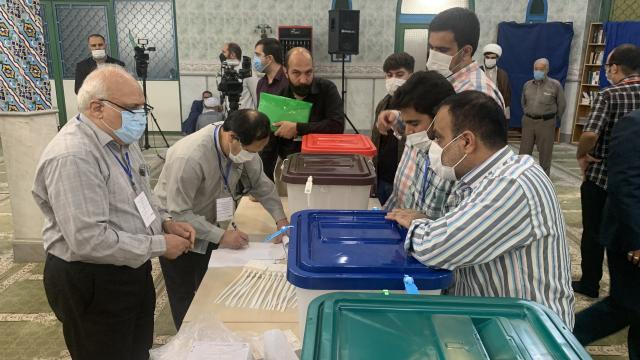 İran'da sandık kuruldu, oy verme işlemi başladı