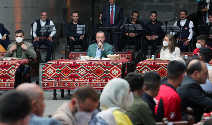 Cumhurbaşkanı Erzurum'da gençlerle buluştu