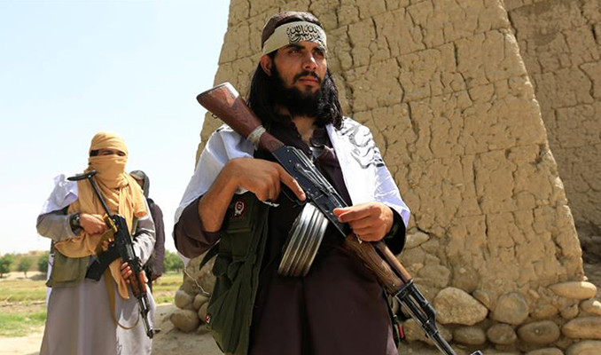 Taliban, Afganistan'daki üç büyük kentin etrafını kuşattı