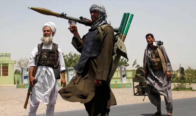 Taliban’dan Kandahar Havaalanı’na saldırı