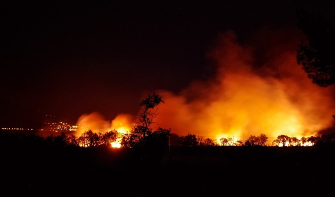 Fransa'daki orman yangını halen kontrol altına alınamadı