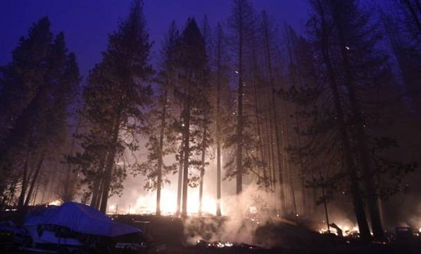 California'da devam eden yangın, eyalet tarihinin en büyük 2. yangını
