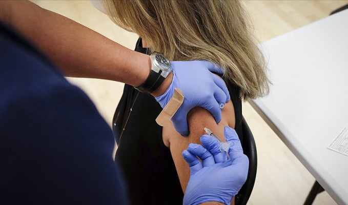 İngiltere'de koronadan ölenlerin sadece yüzde 1,2'si çift doz aşı yaptıranlar