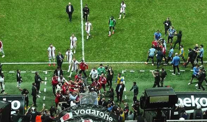 Beşiktaş-Adana Demirspor maçı sonrası ortalık karıştı!