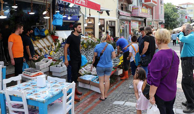 Edirne'de balıkçı tezgahları istavrit ve sardalyayla doldu