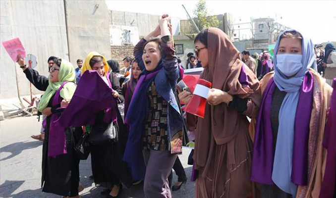 Afgan kadınlardan Taliban'a protesto 