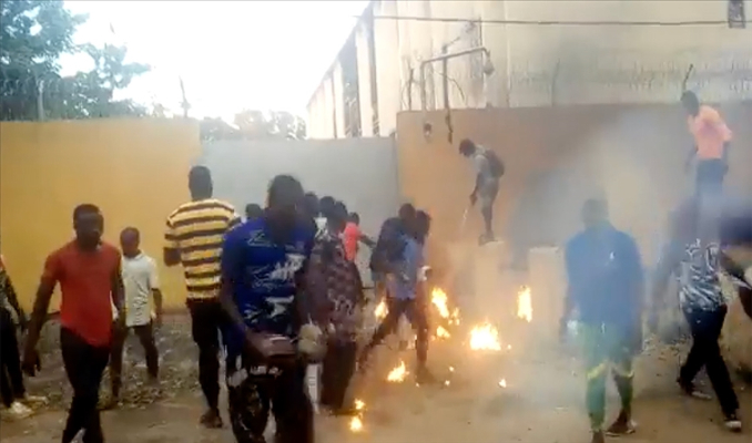Burkina Faso'da darbe yanlıları Fransız büyükelçiliğine saldırdı