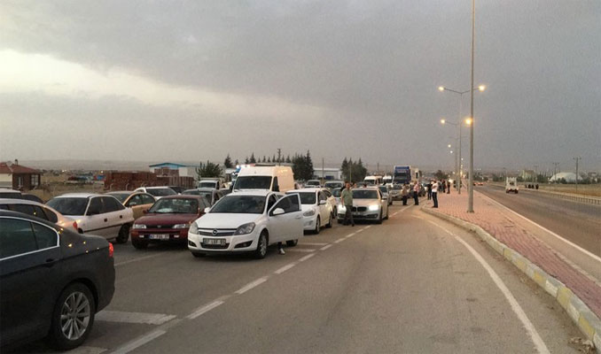 Konya’da şiddetli kum fırtınası karayolunu kilitledi