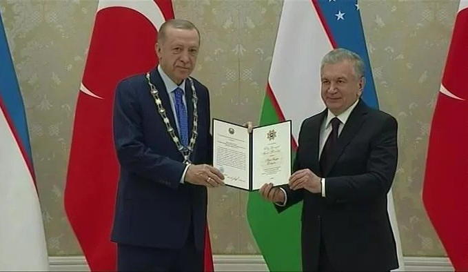 Cumhurbaşkanı Erdoğan'a Özbekistan'da devlet nişanı takdim edildi