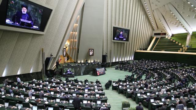İran Meclisini korona virüs vurdu