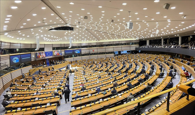 Avrupa Parlamentosu'ndan Ukrayna'ya mali desteğe yeşil ışık
