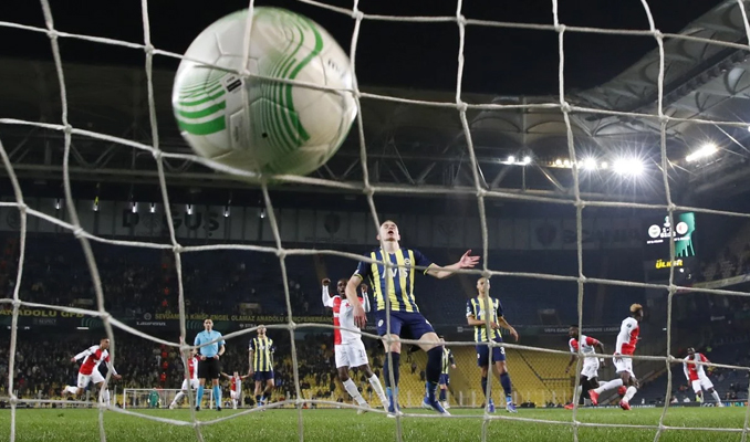 Fenerbahçe'ye Kadıköy'de şok: Tur umudu Prag'a kaldı
