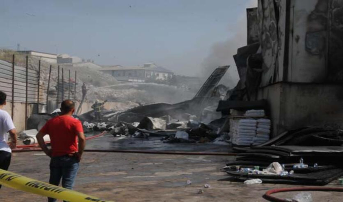 Gebze'de plastik fabrikasında yangın