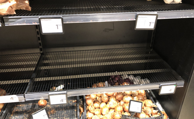 Hollanda'da çiftçi protestoları marketlere darbe vurdu