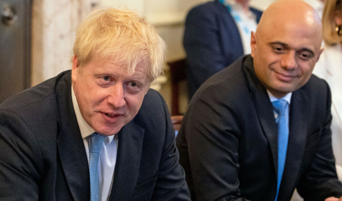 İngiltere Başbakanı Johnson istifa çağrılarını reddetti