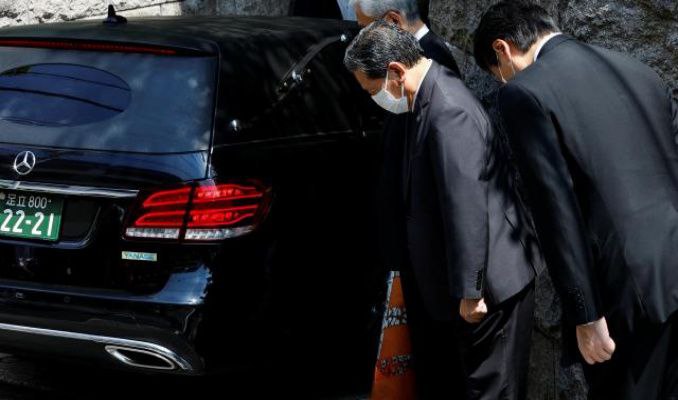 Abe'nin cenazesi otopsi sonrası Tokyo'da
