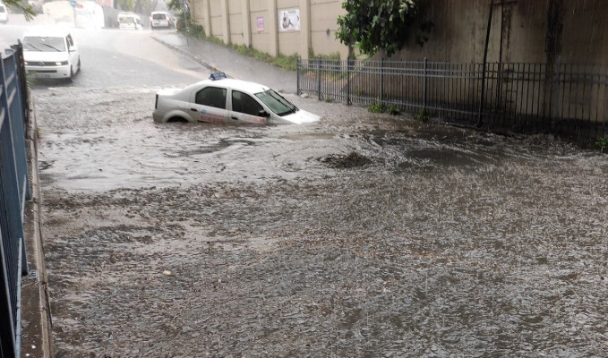 İstanbul'da yağış: Alt geçitleri su bastı
