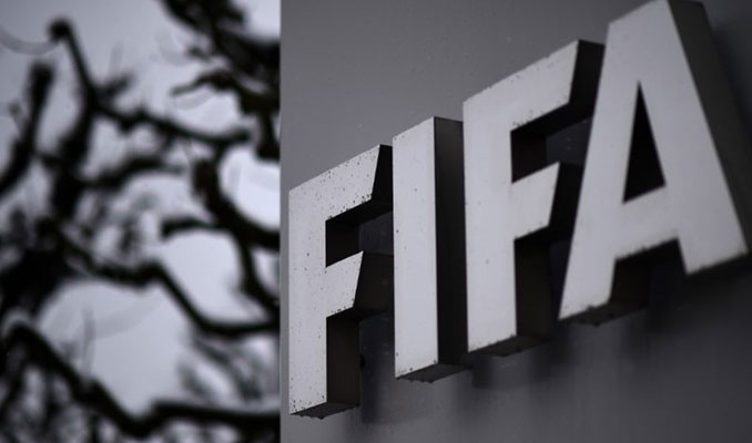 FIFA, Hindistan'ın üyeliğini askıya aldı