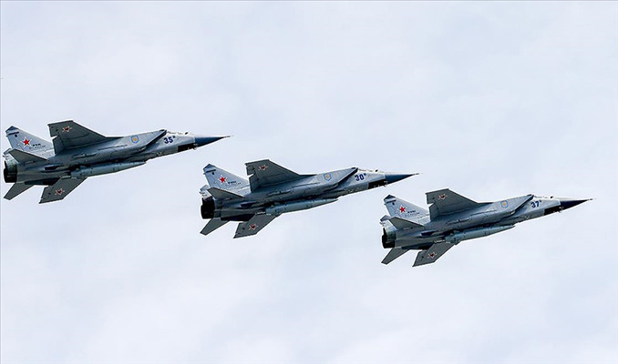 Rusya, hipersonik füzelerini uçaklarla Kaliningrad'a gönderdi