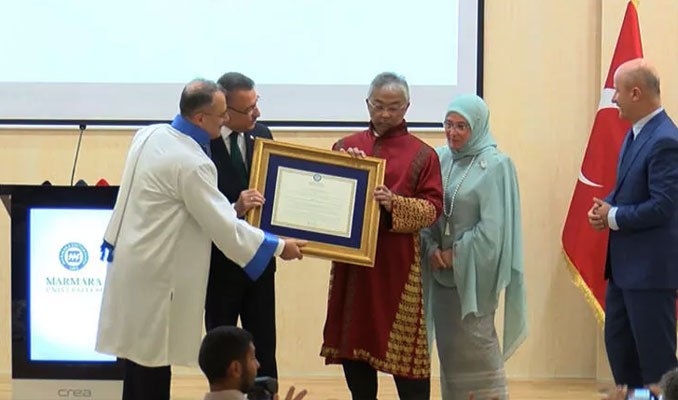 Malezya Kralı’na Fahri Doktora Diploması 
