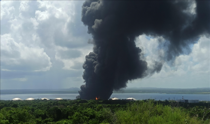 Küba: Tankerde çıkan yangın sanayi bölgesine sıçradı